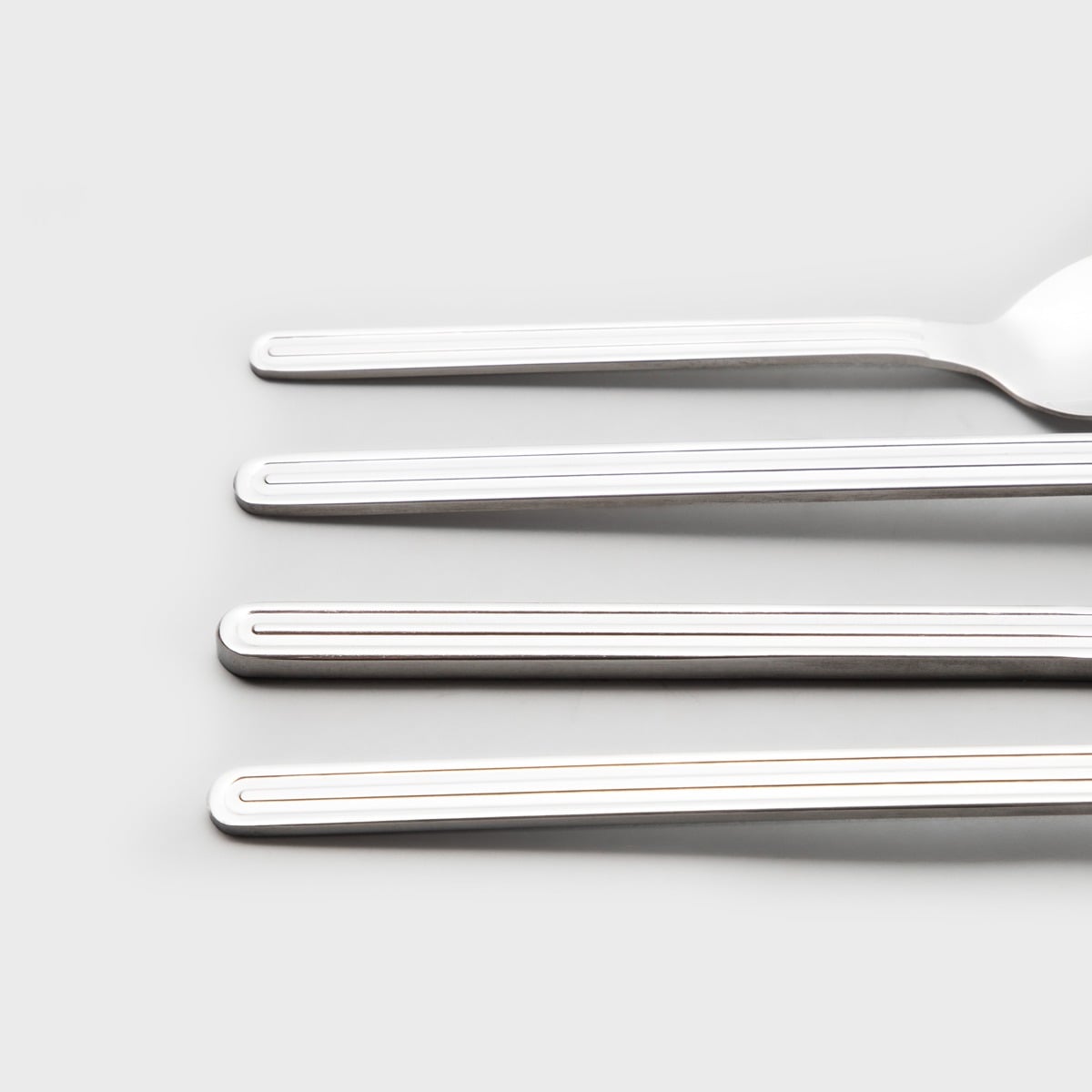 ROOTS Silver Striped 16-Piece Cutlery Set