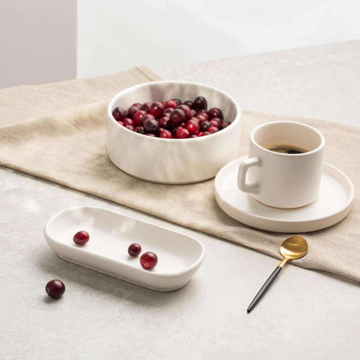 FAMELIO Oval White Platter 31x16x3 cm
