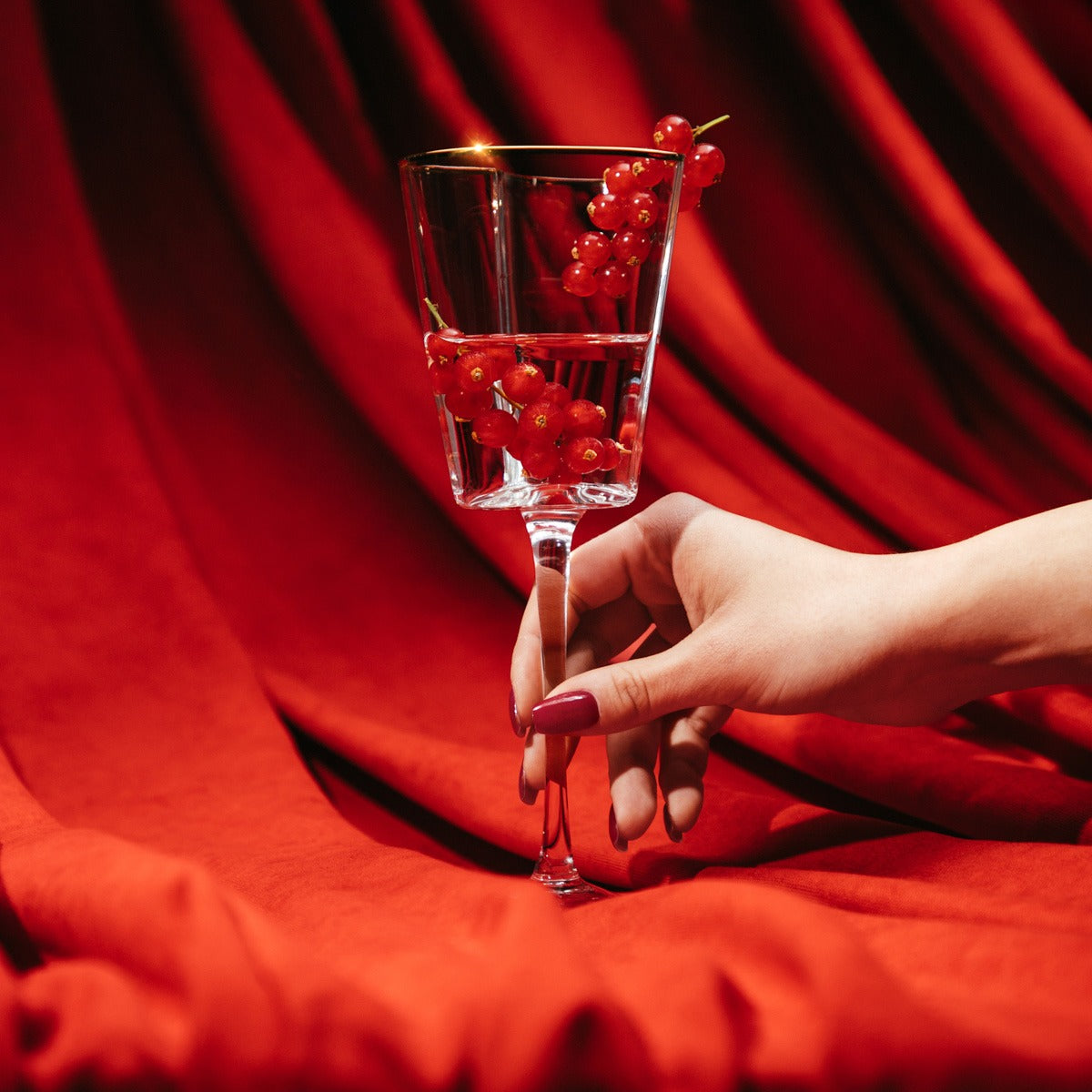 AMAR Heart-Shaped Wine Glass with Golden Rim 0.3L