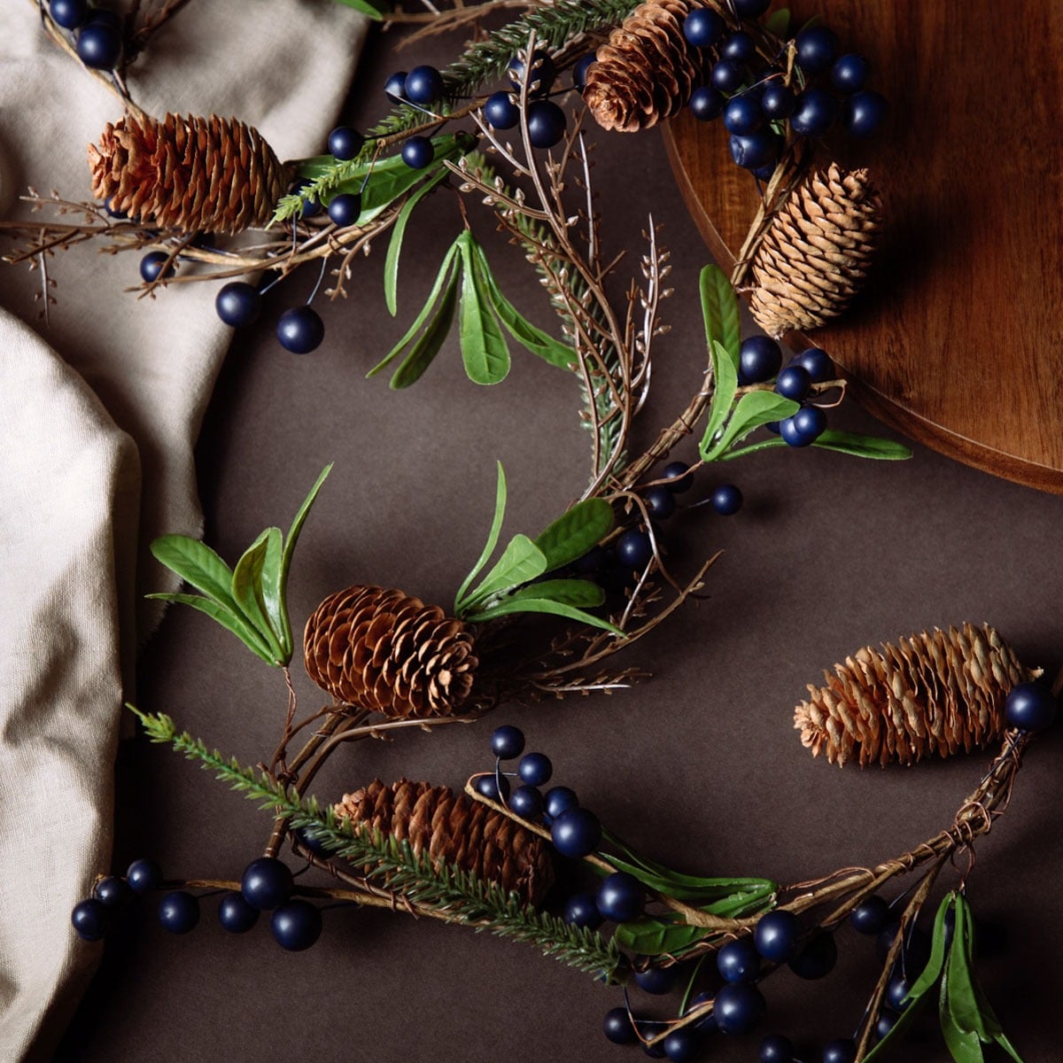 Girlanda TUNDRA Garland with Pine Cones and Hawthorn - 120 cm