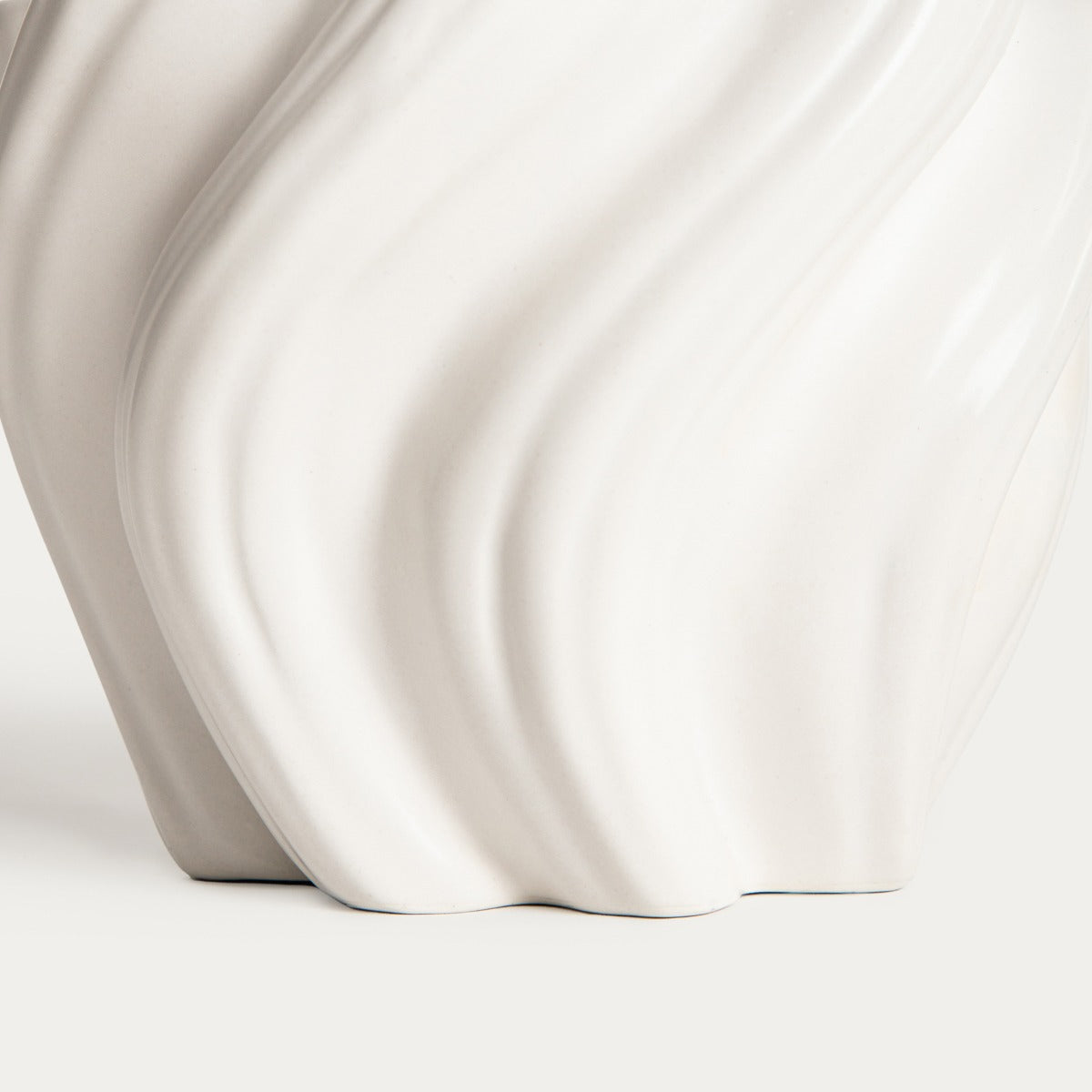 SALANA Corrugated White Flower Pot Cover 18x14x18 cm