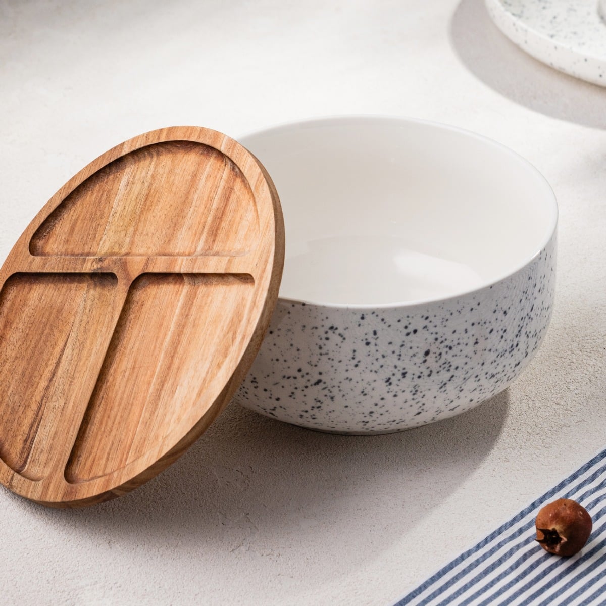 CAVIANO Round Ceramic Bowl with Acacia Wood Lid 24x13.5 cm
