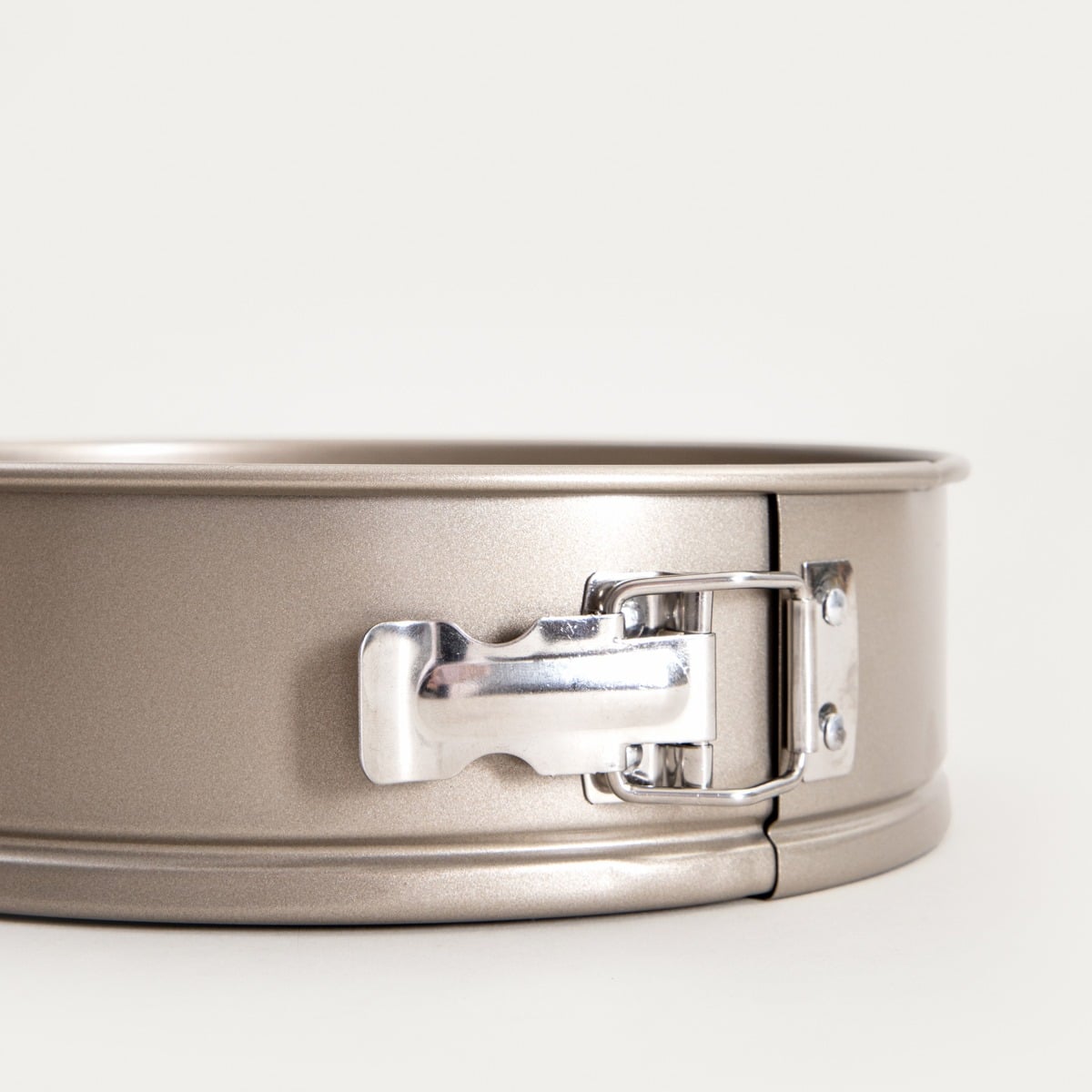 FEBE Round Gold Baking Mould 24 cm