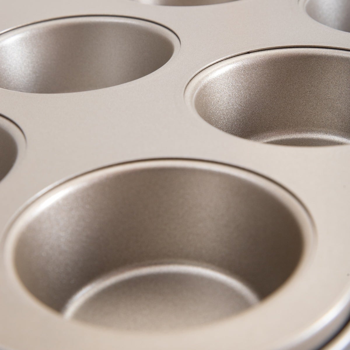 FEBE Gold Muffin Tin 12 Cavities - Carbon Steel Bakeware