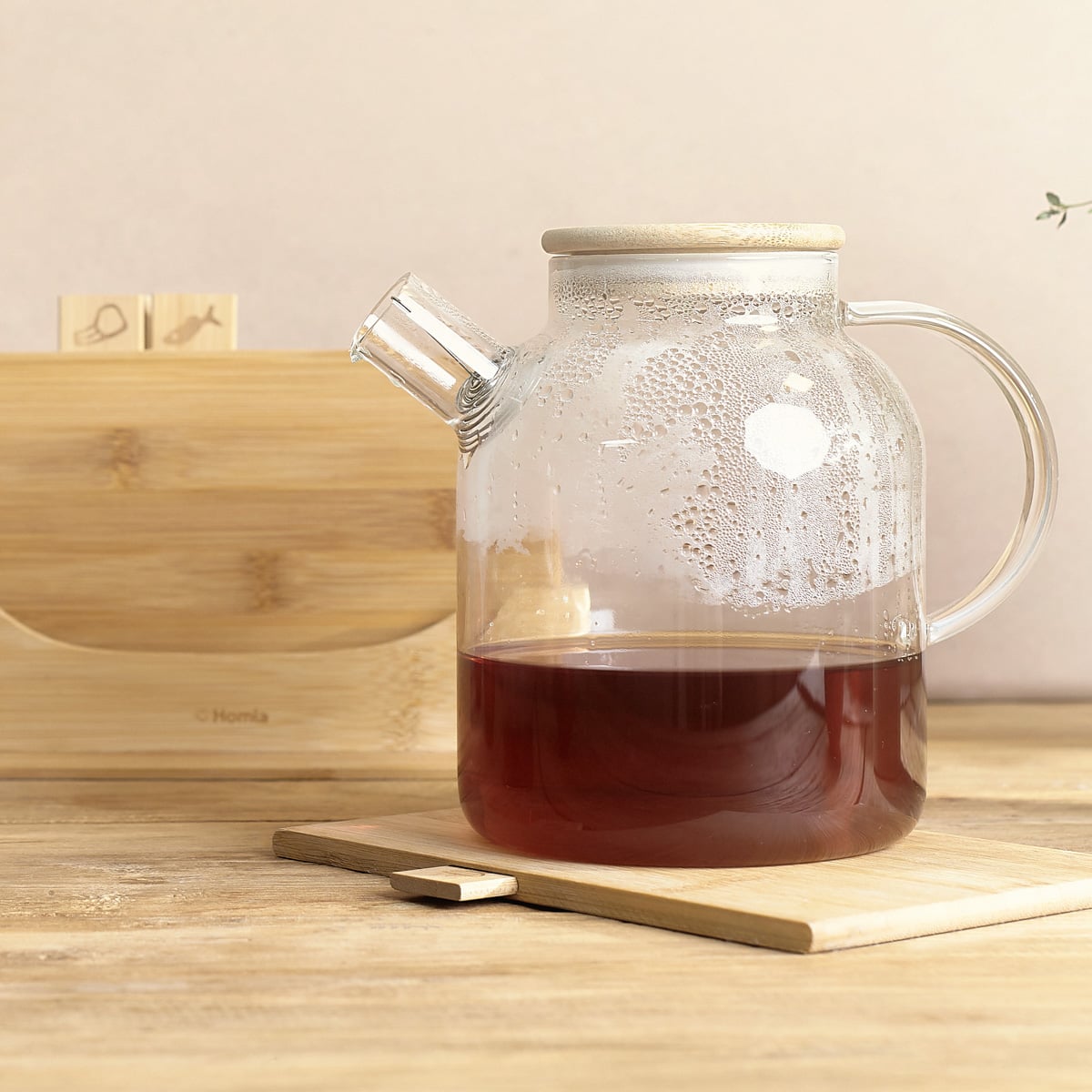 SAFFRON Glass Jug with Bamboo Lid 1.8L