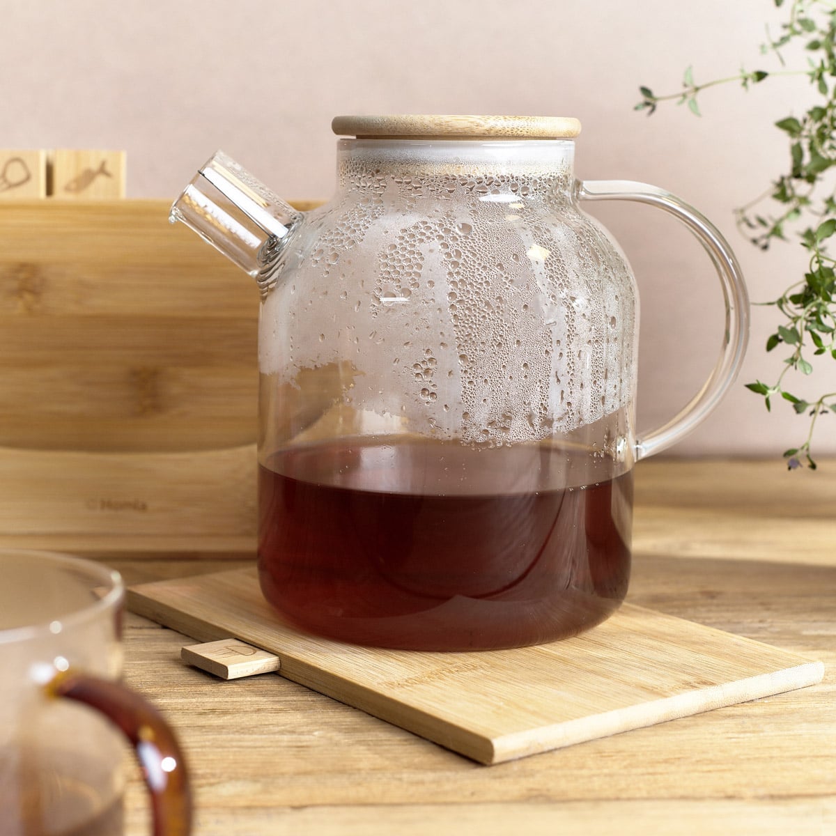 SAFFRON Glass Jug with Bamboo Lid 1.8L