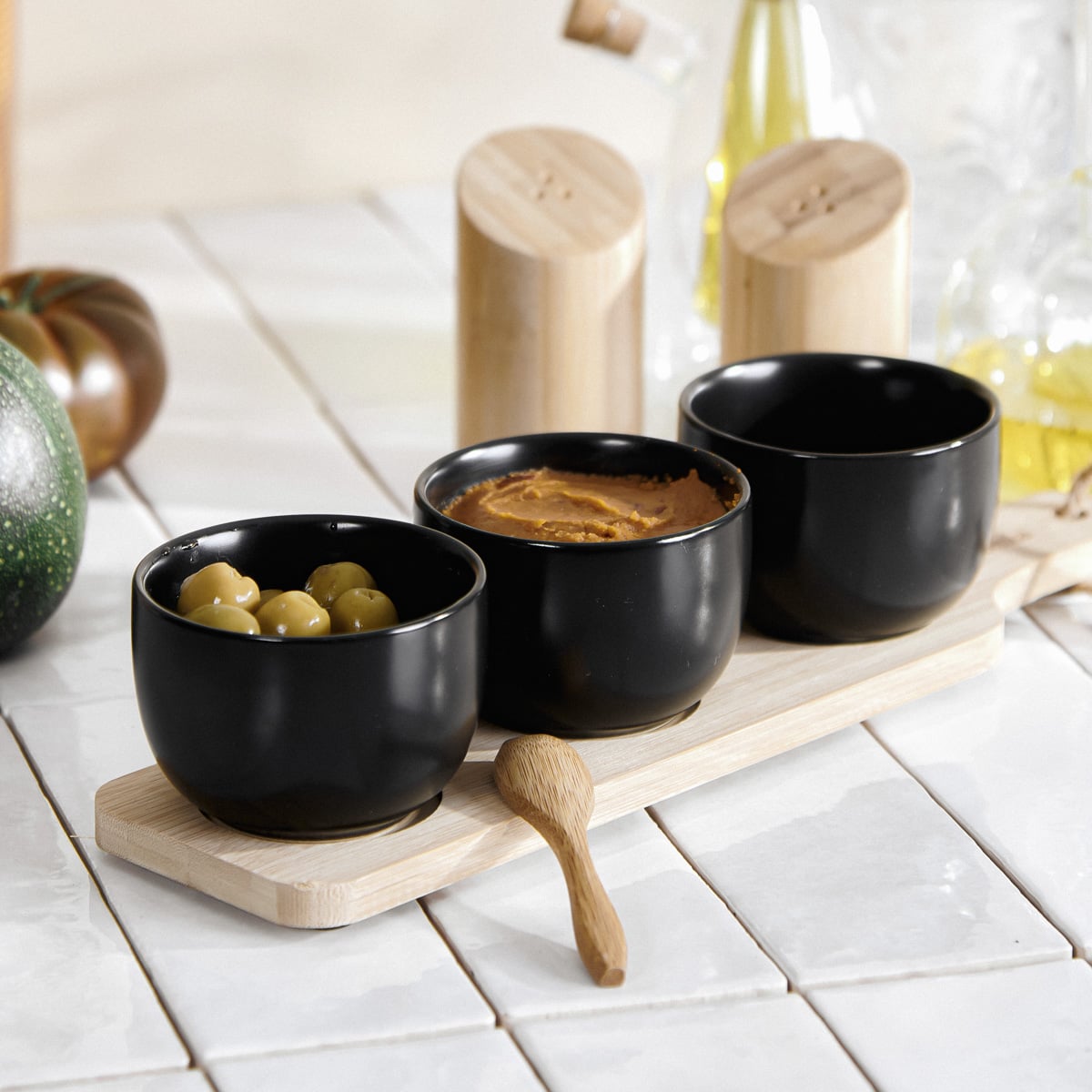 Set of serving bowls Set of 3 FINCAN Black Ceramic Serving Bowls with Bamboo Board