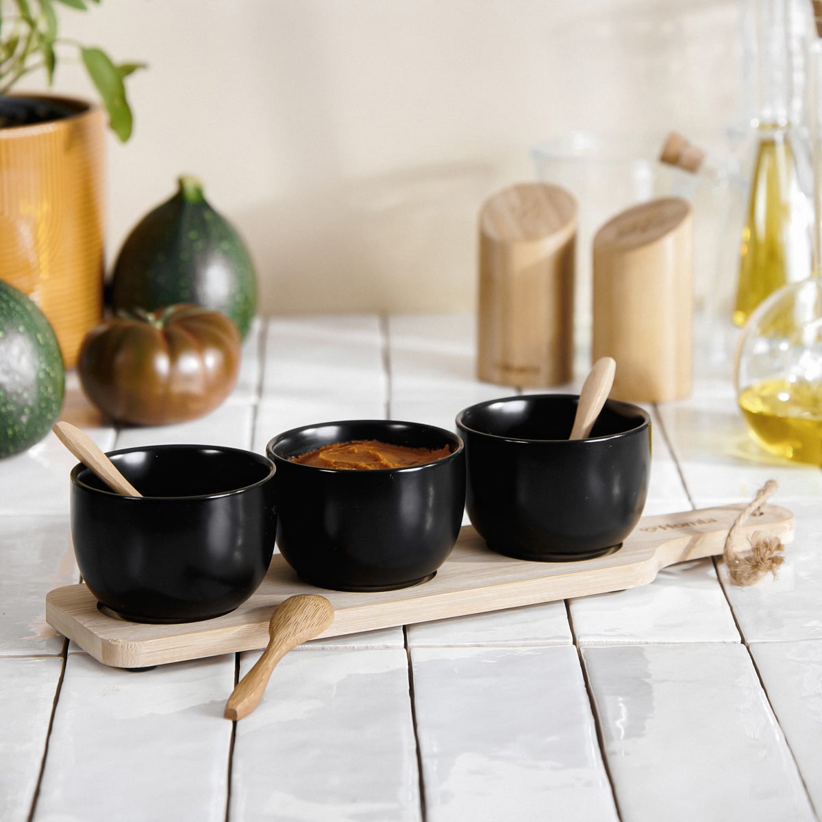 Set of serving bowls Set of 3 FINCAN Black Ceramic Serving Bowls with Bamboo Board
