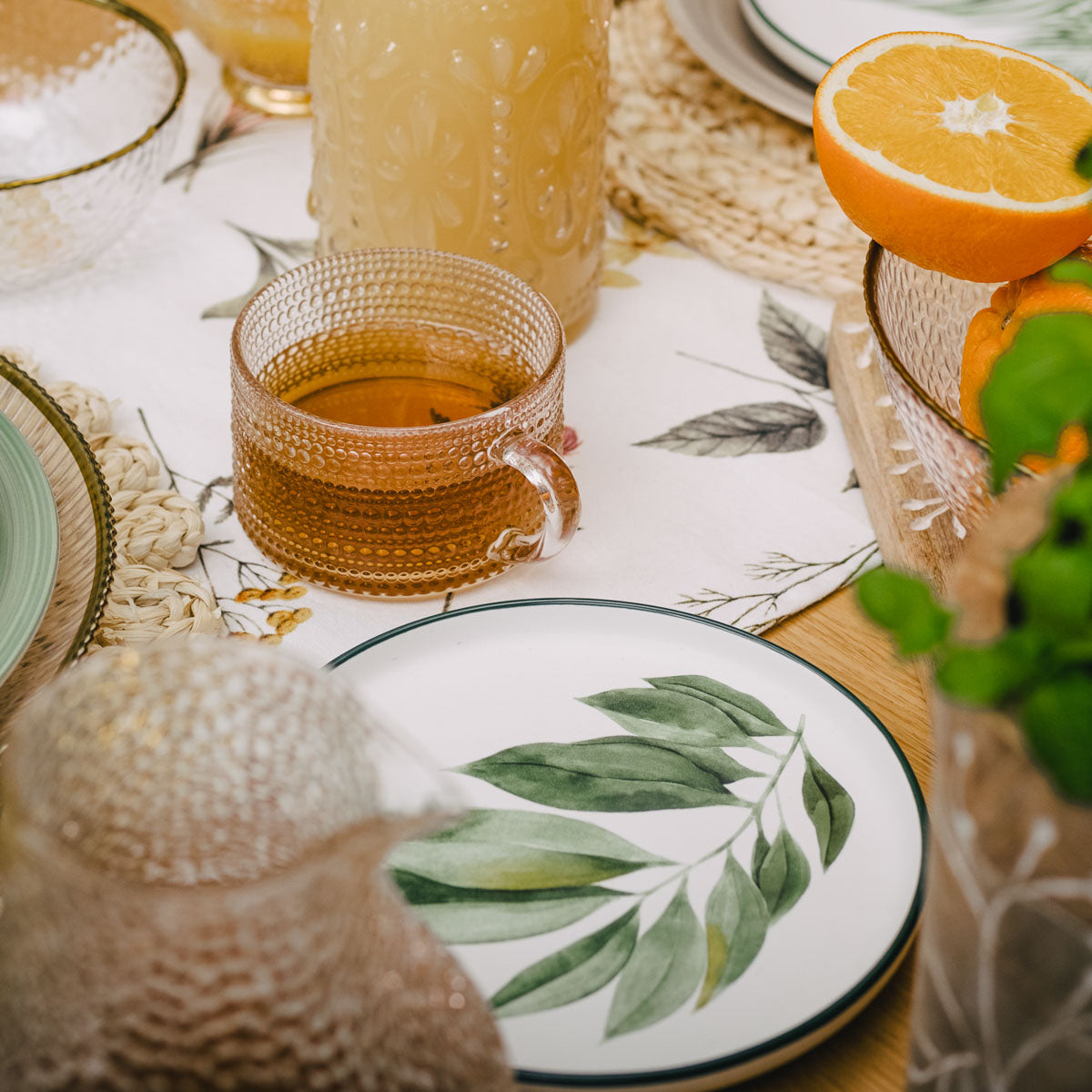BLYDE Porcelain Plate with Rubberwood Leaf Design 20cm