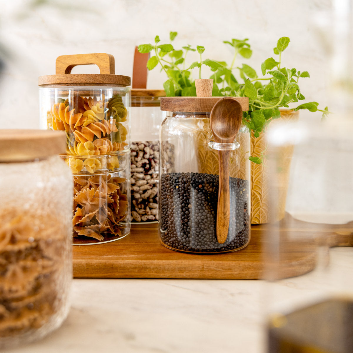 Carlos Glass Container with Acacia Spoon 0.9L
