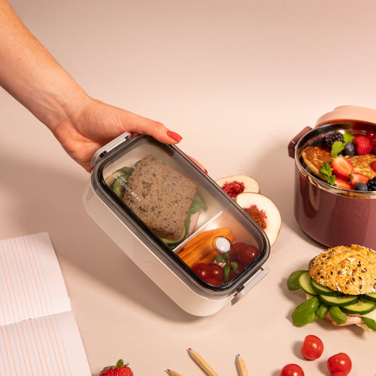 LOENE White Lunchbox 0.75L with Compartments and Utensils