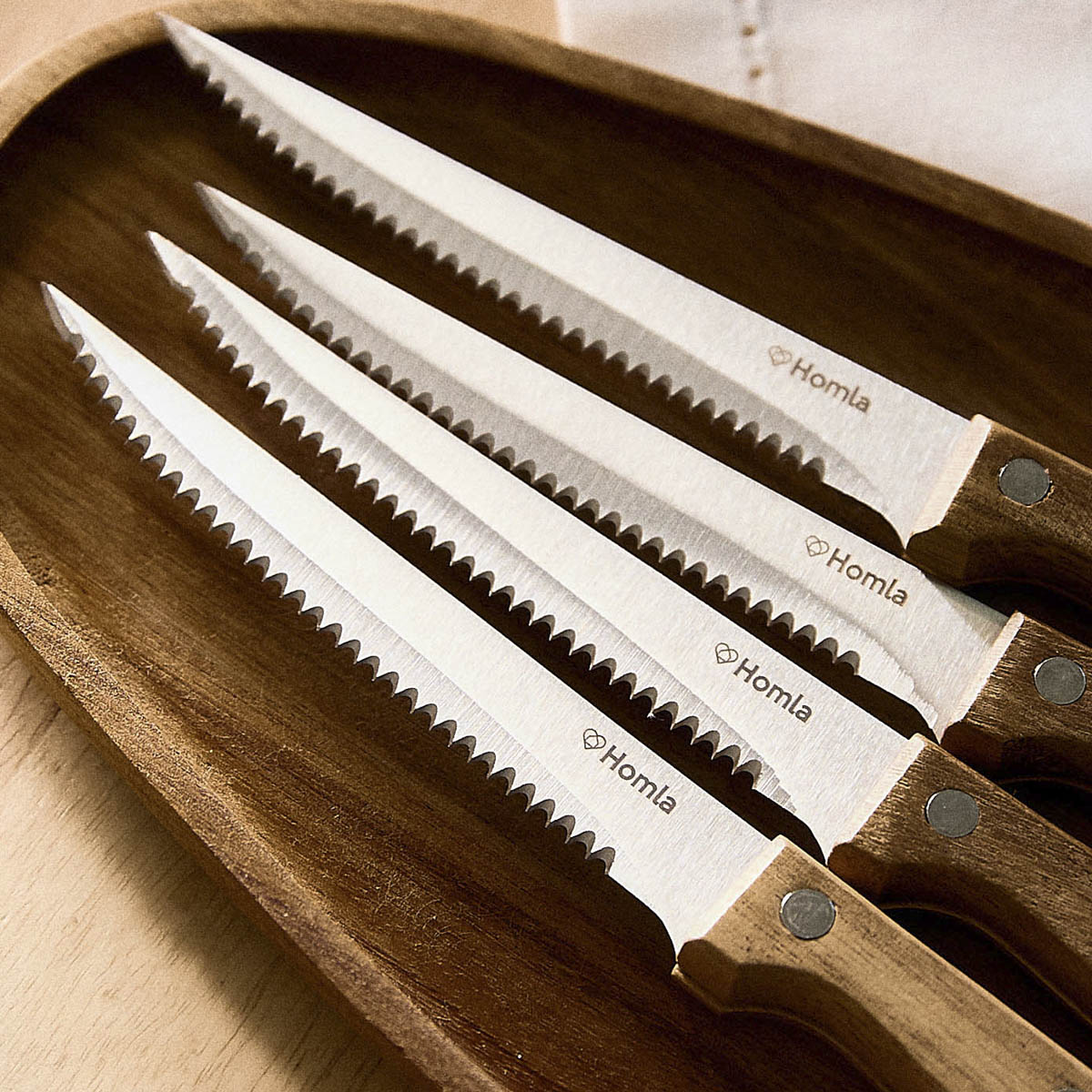 Set of 4 EASY GRILL Steak Knives with Serrated Blades