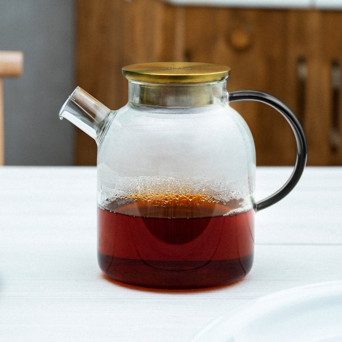 KUBBE Glass Jug with Golden Lid 1.8L