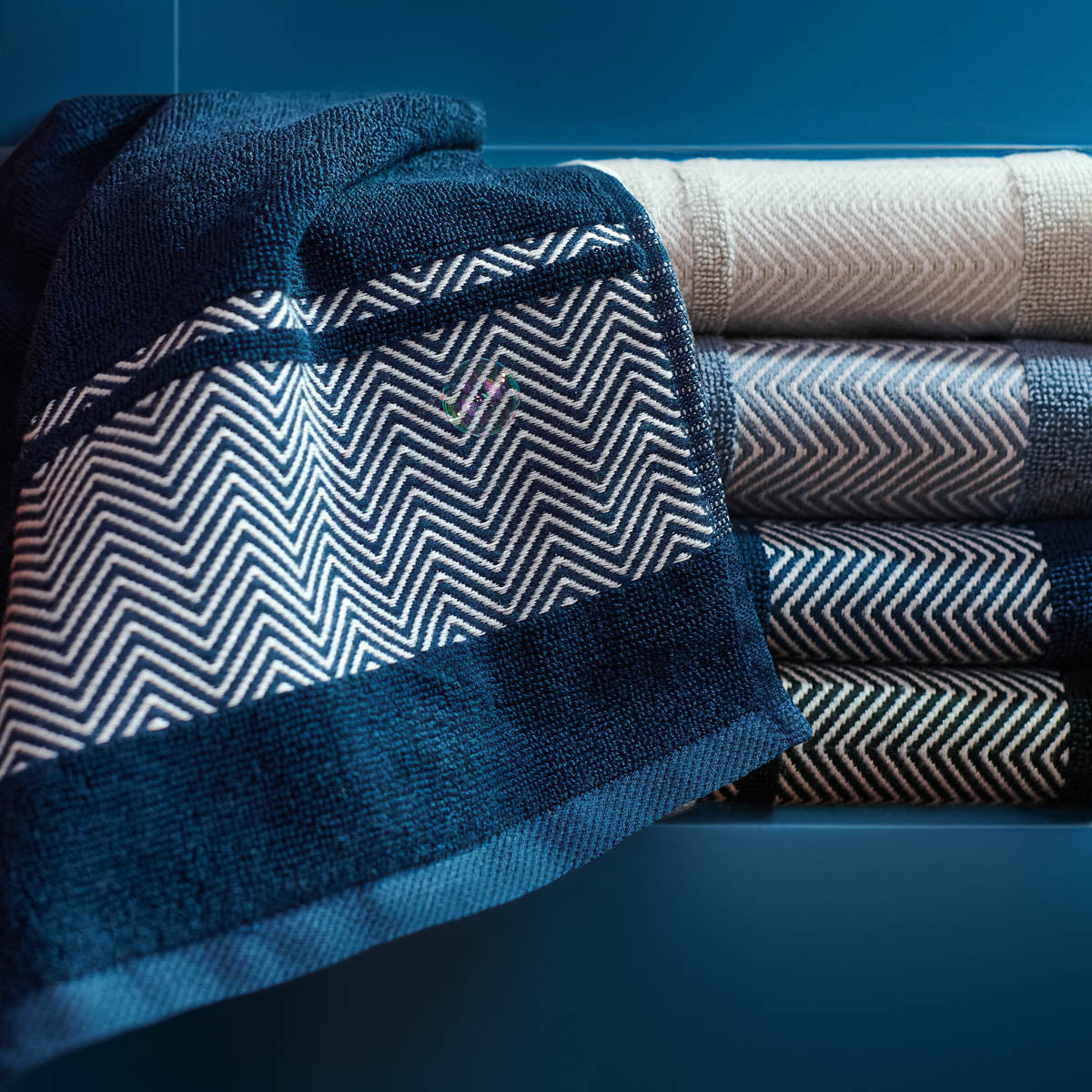 MAIARA Cotton Navy Blue Towel with Decorative Stitching 50x90 cm