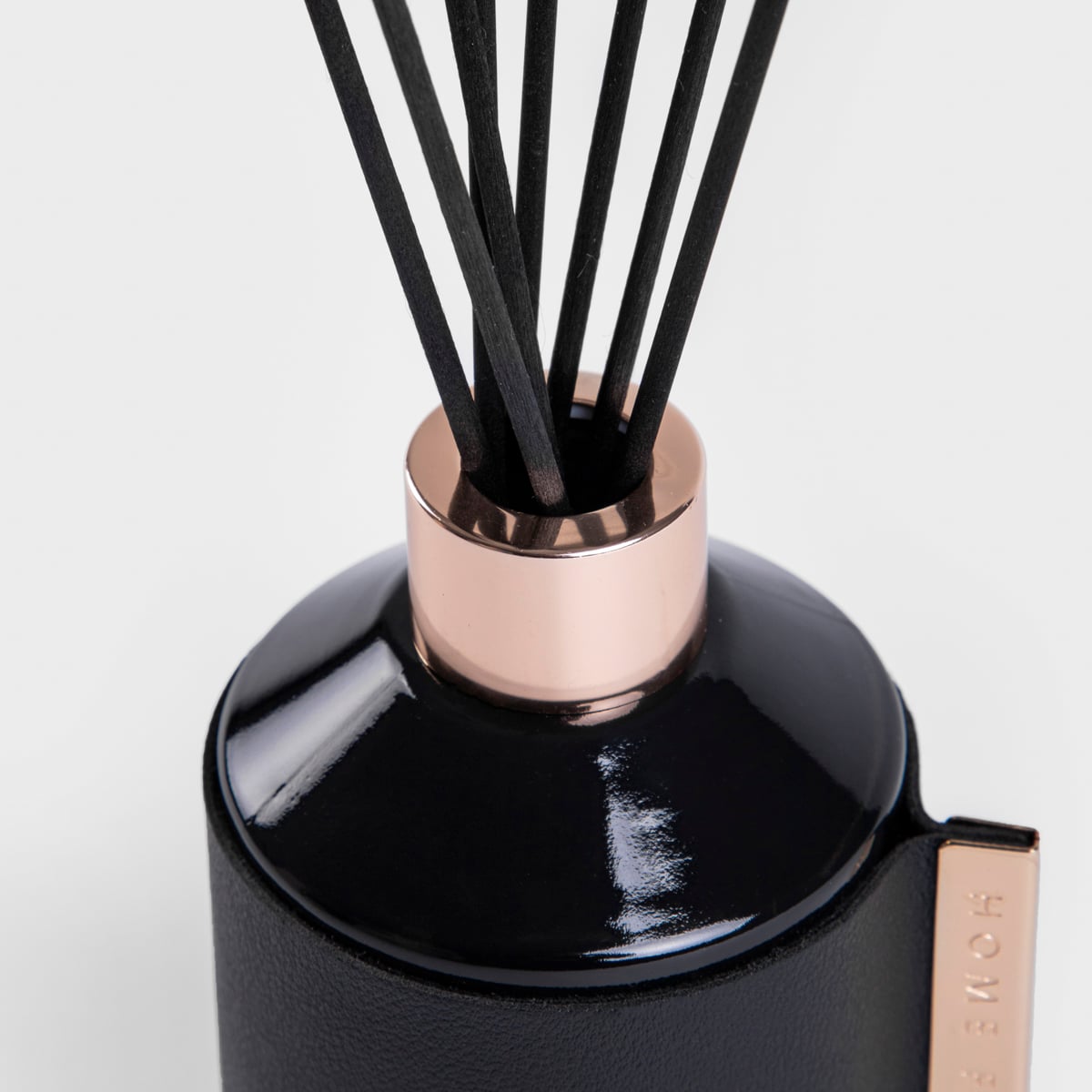 Sleek Leather Amber Musk Fragrance Diffuser 200ml