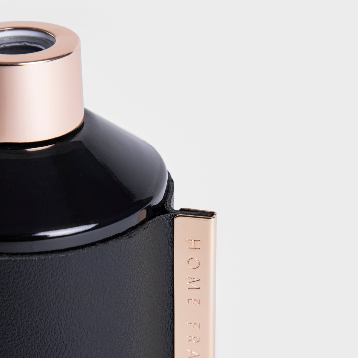 Sleek Leather Amber Musk Fragrance Diffuser 200ml