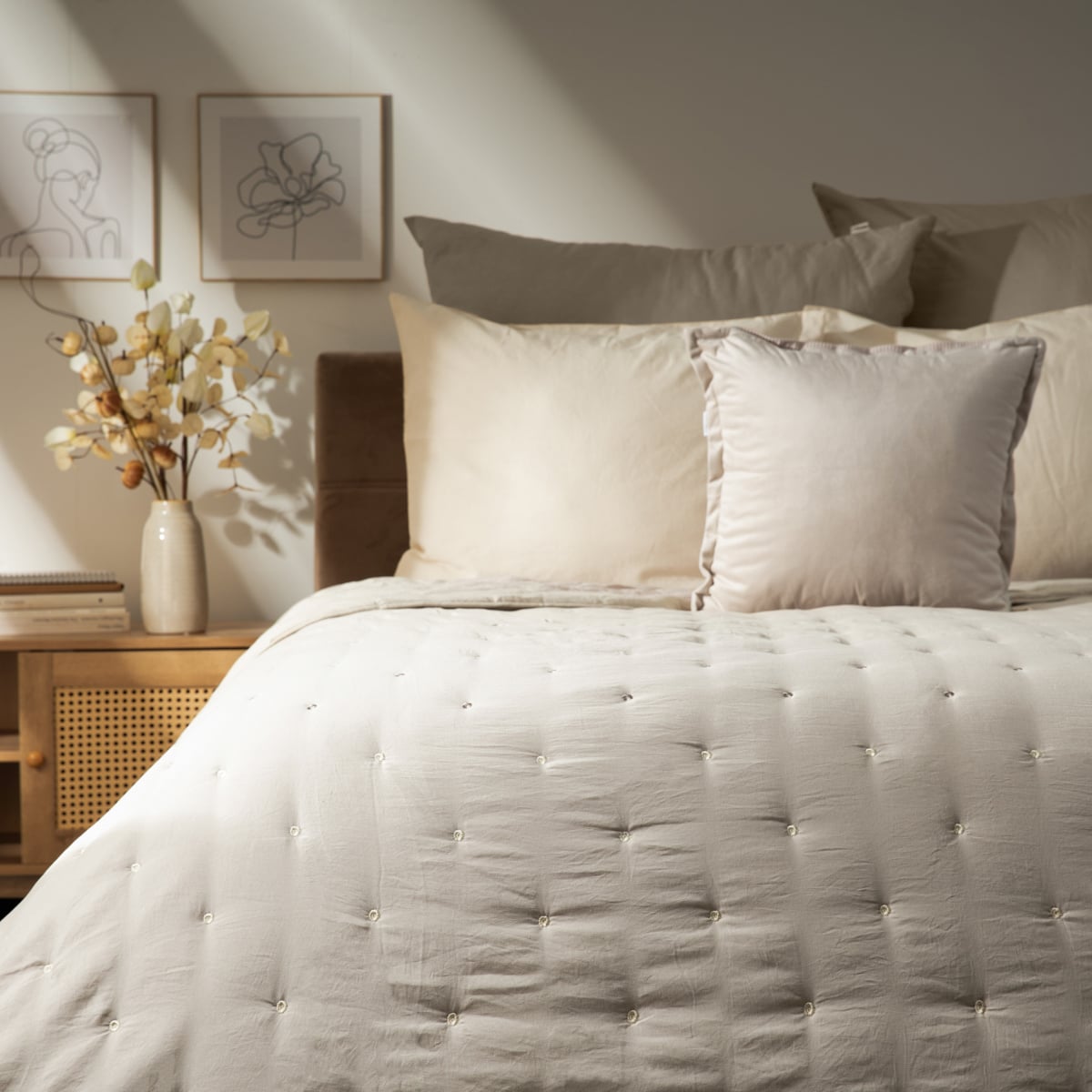 Quilted Beige Bedcover 200x220 cm