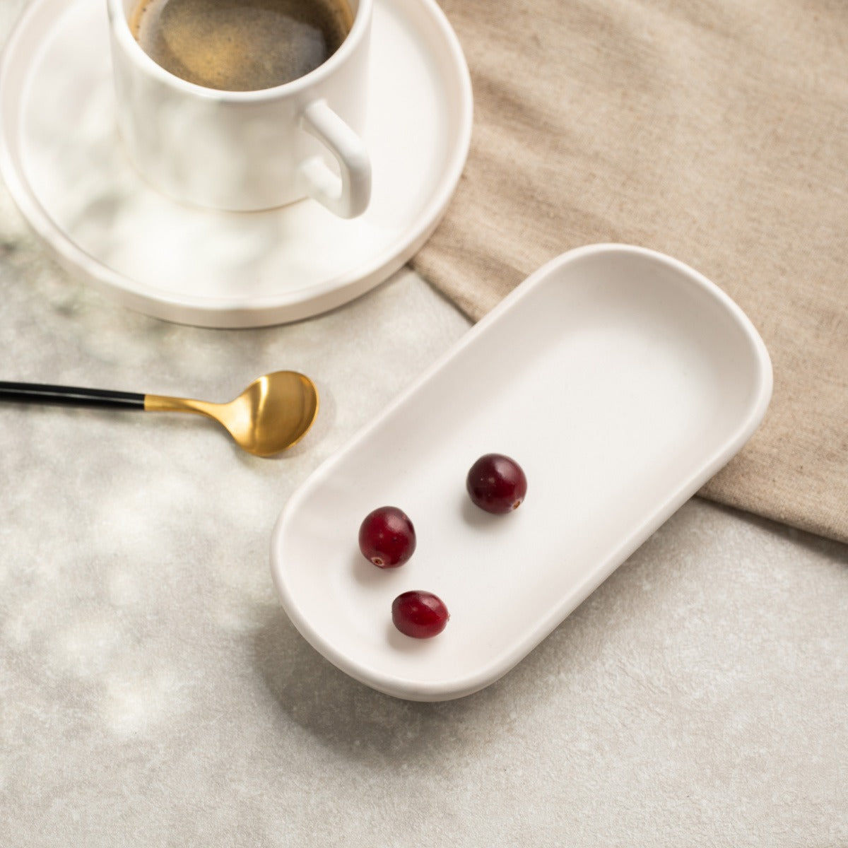 FAMELIO Oval White Platter 31x16x3 cm