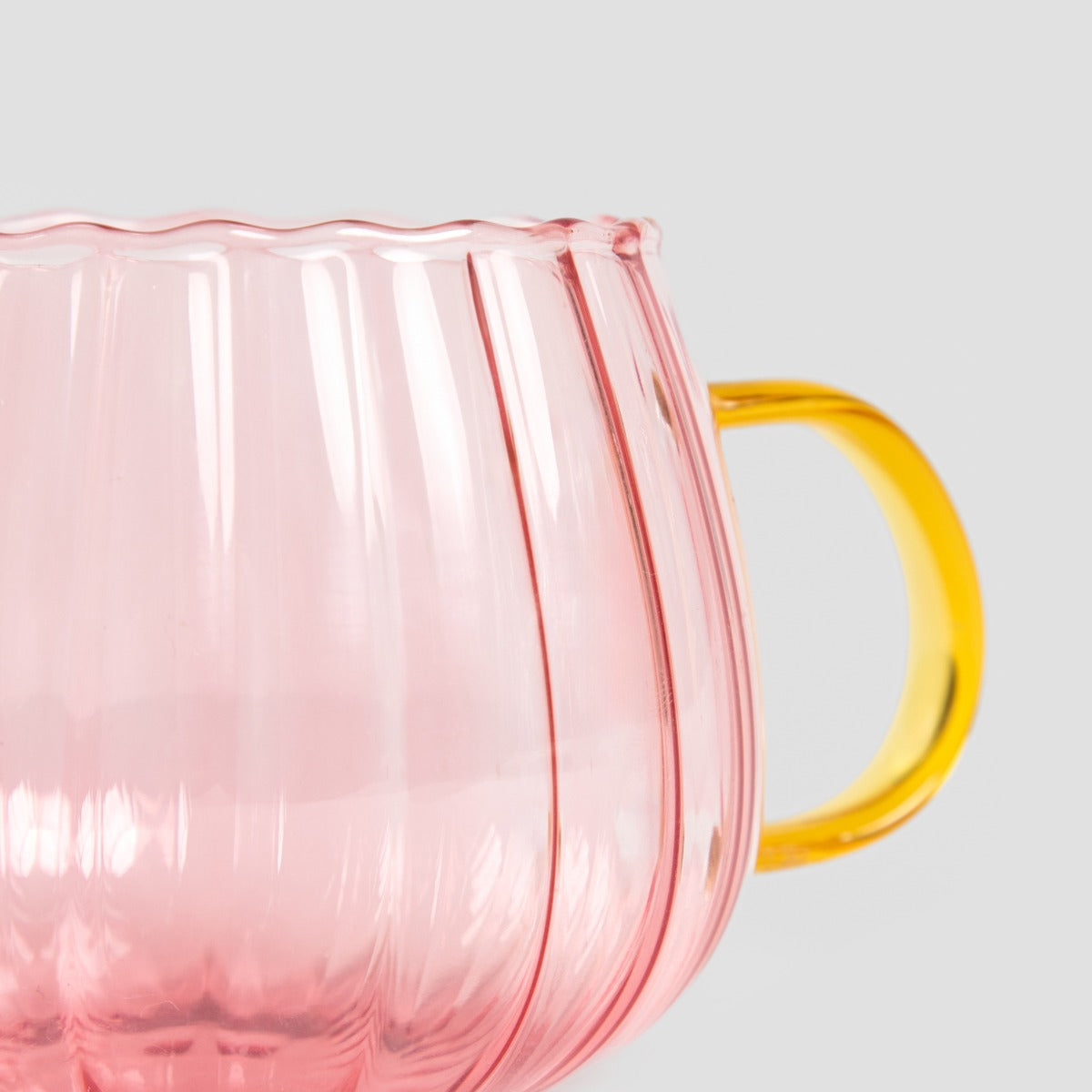 BEVANDA Pink Glass Mug 0.4L with Gold Handle