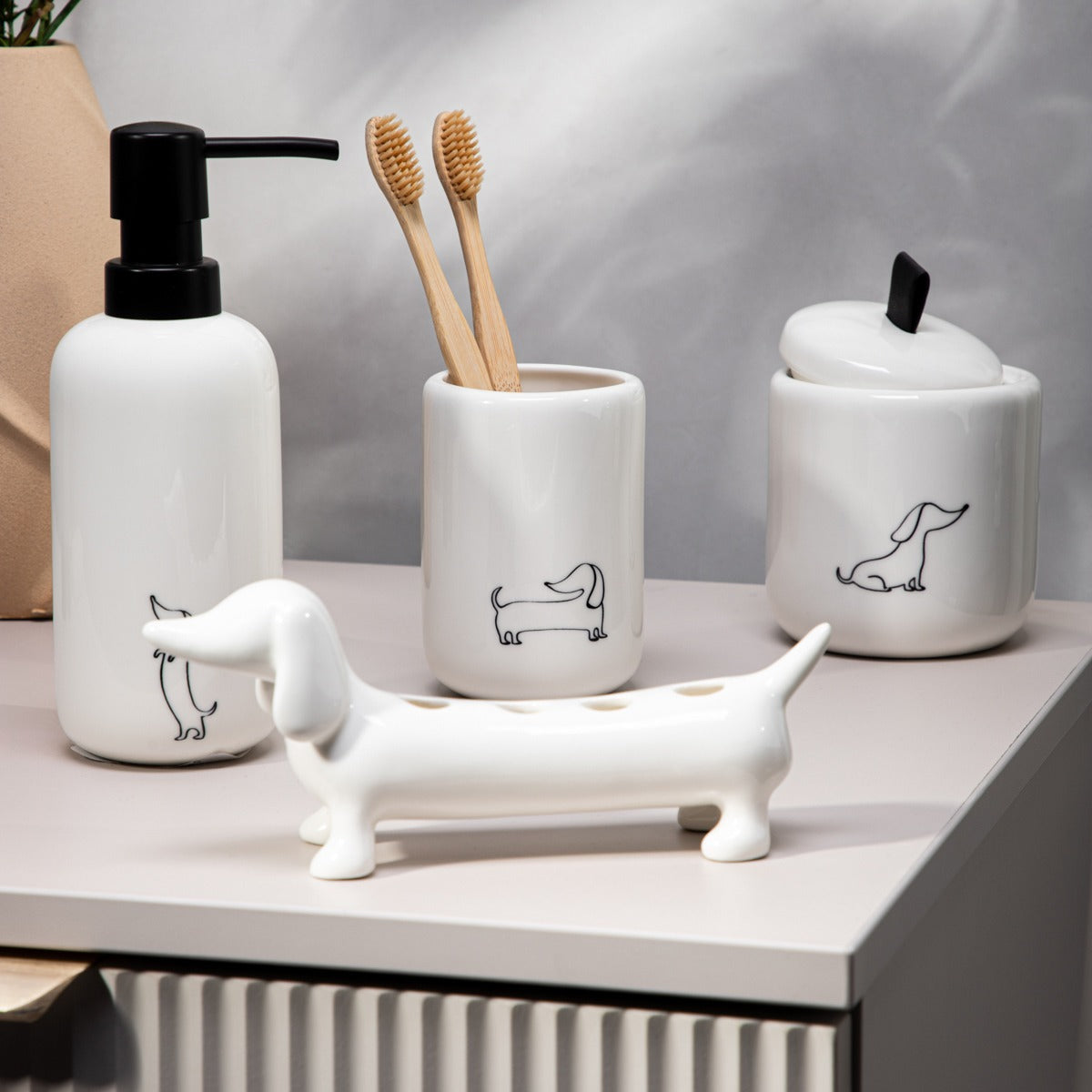 DORSEY Ceramic Toothbrush Holder with Dachshund Design