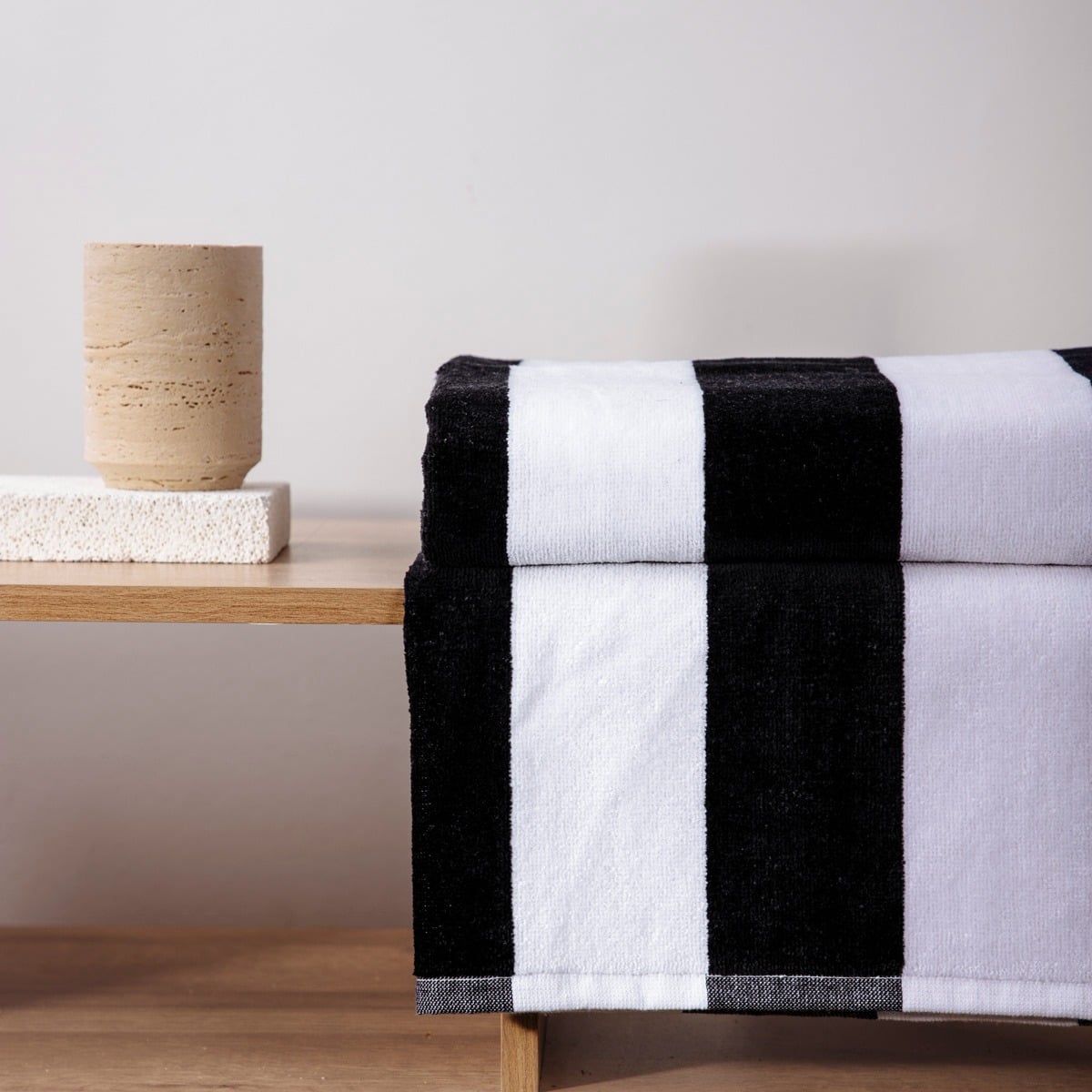 LAWENA Black and White Striped Towel 70x130 cm