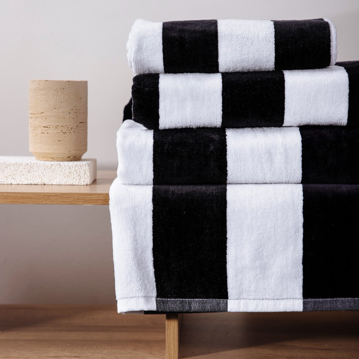 LAWENA Black and White Striped Towel 100x150 cm