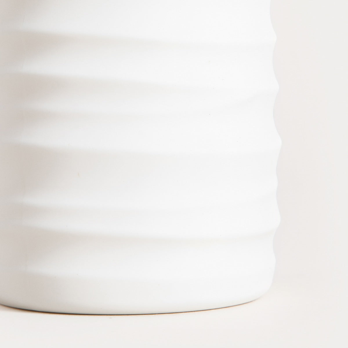 TORUS Embossed White Bathroom Mug - 8.2x8.2x11 cm