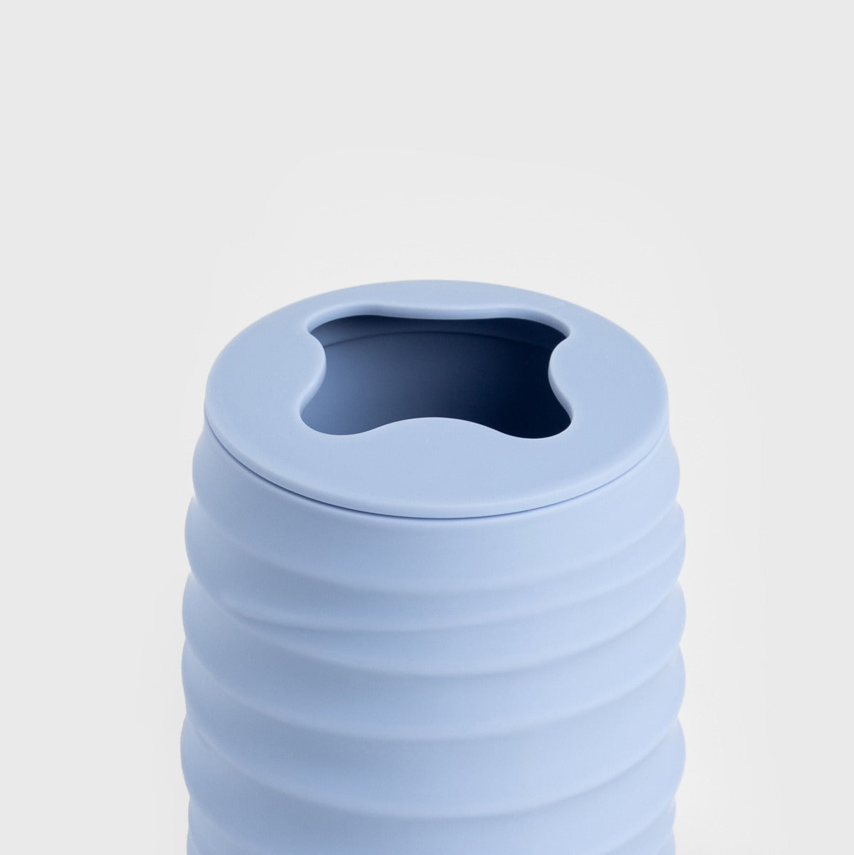 TORUS Embossed Blue Bathroom Mug 8.2x8.2x11 cm