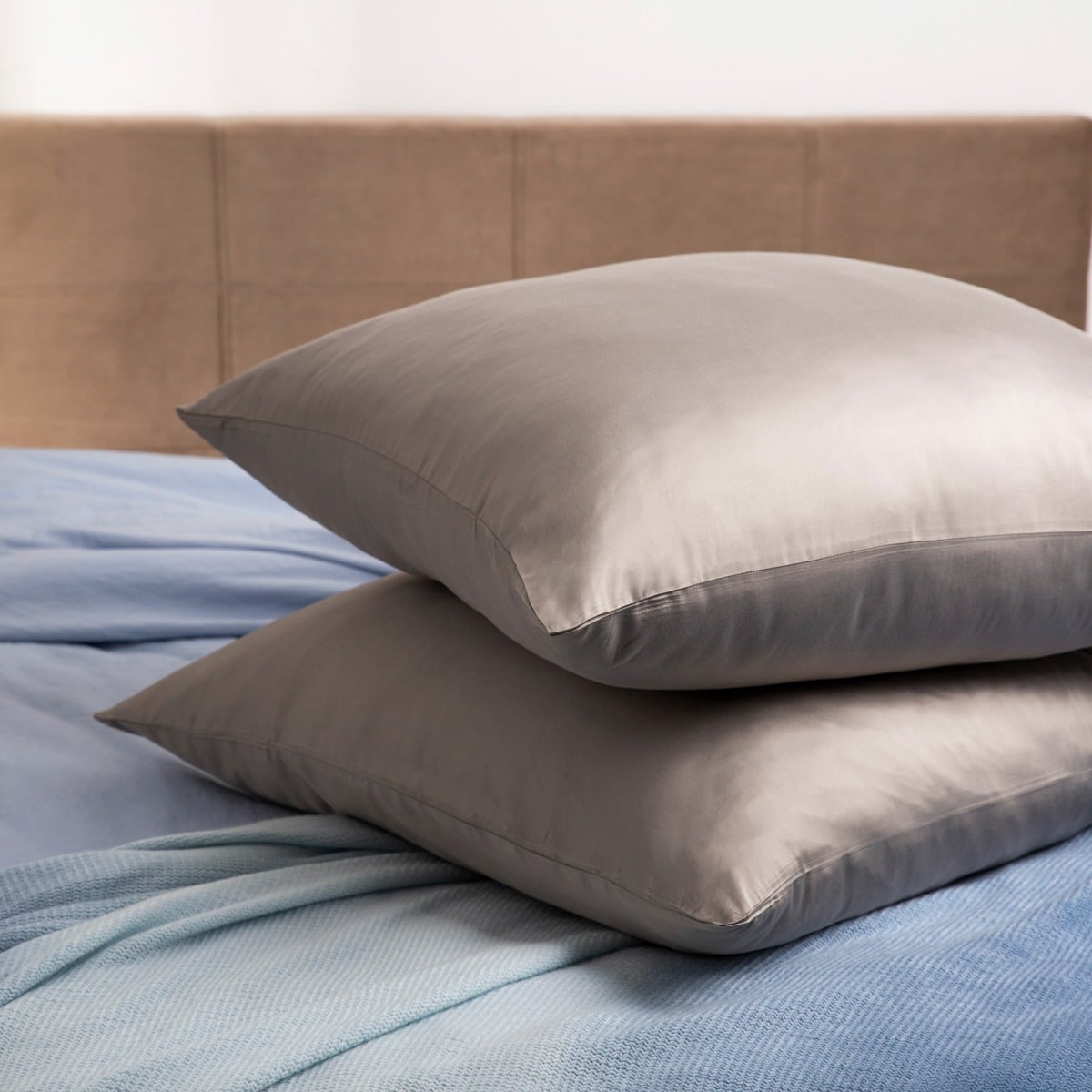 Set of Two Bamboo Grey Pillowcases BAMSA 70x80 cm