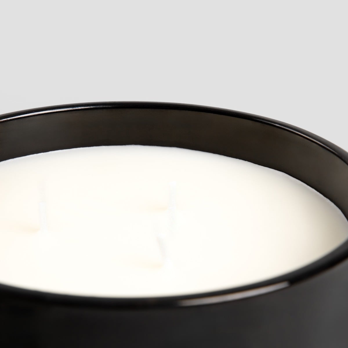 Scented candle VELUMA Sandalwood Scented Candle 870g Black