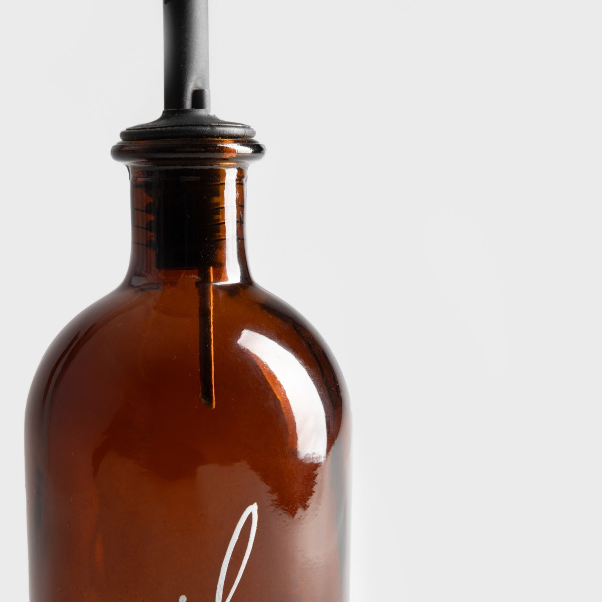 Versare Amber Glass Oil Bottle 0.25L for Precise Pouring