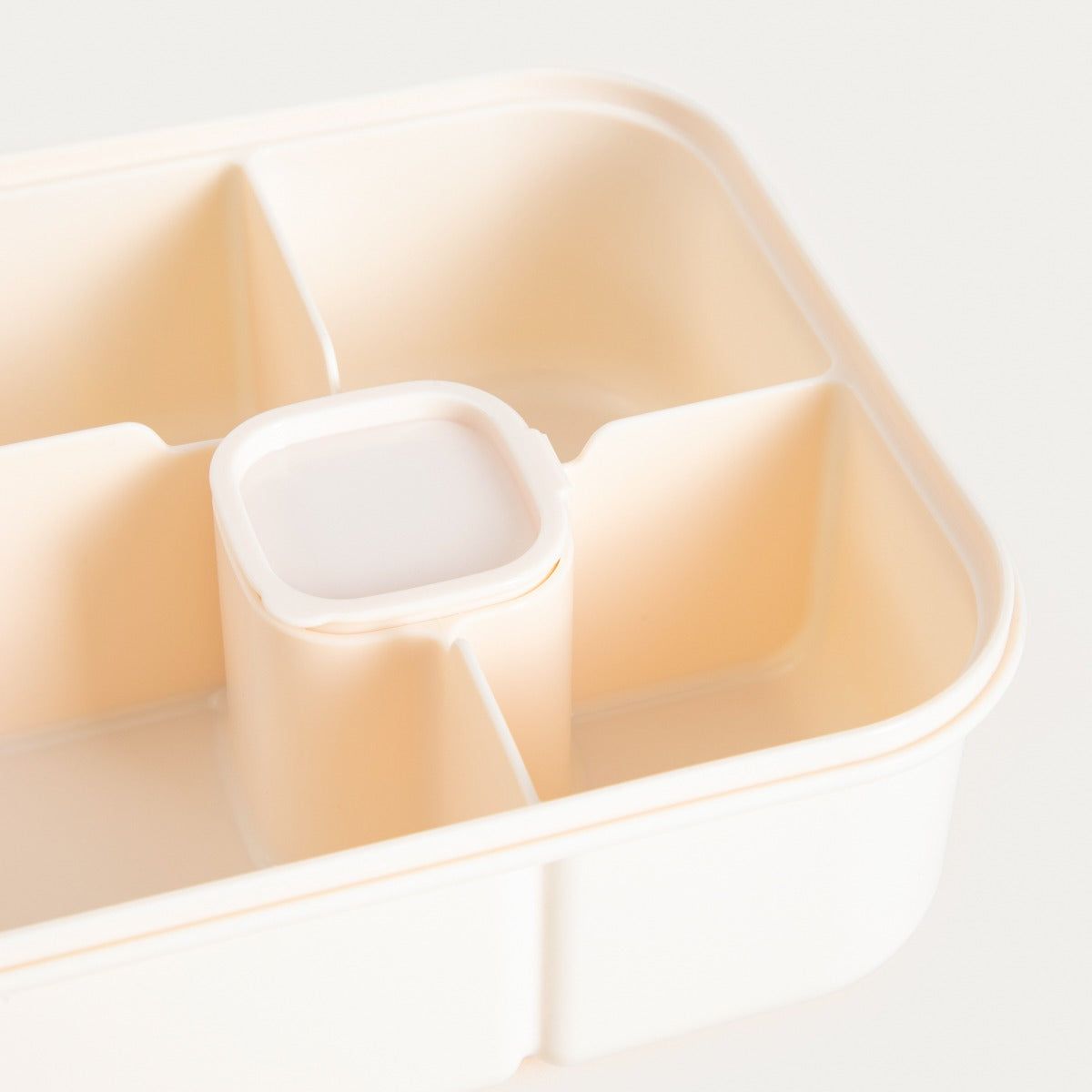 SPACEKID Cream Lunchbox 1.5L - Compact & Durable