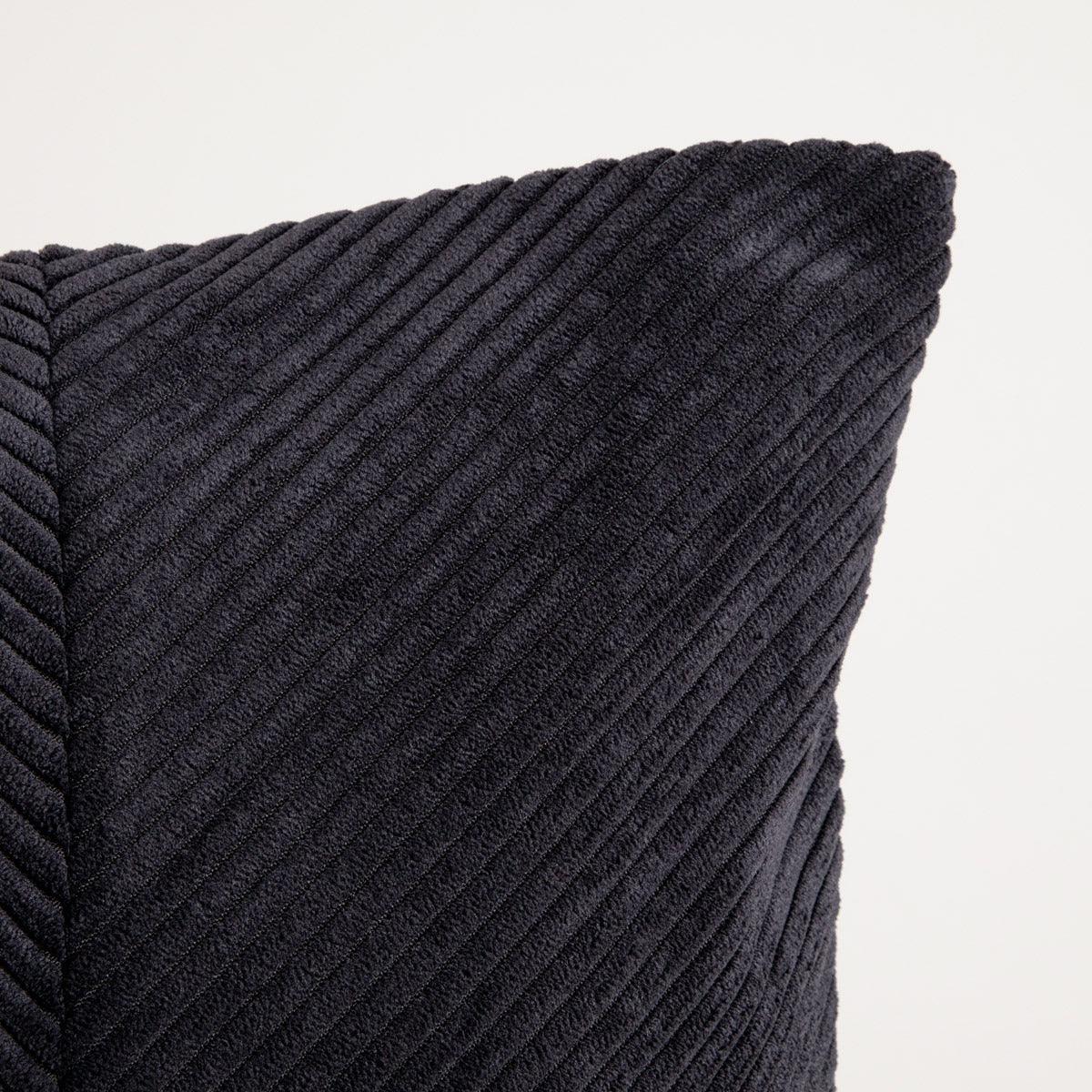 Poszewka FALLERE Black Corduroy Cushion Cover 46x46 cm