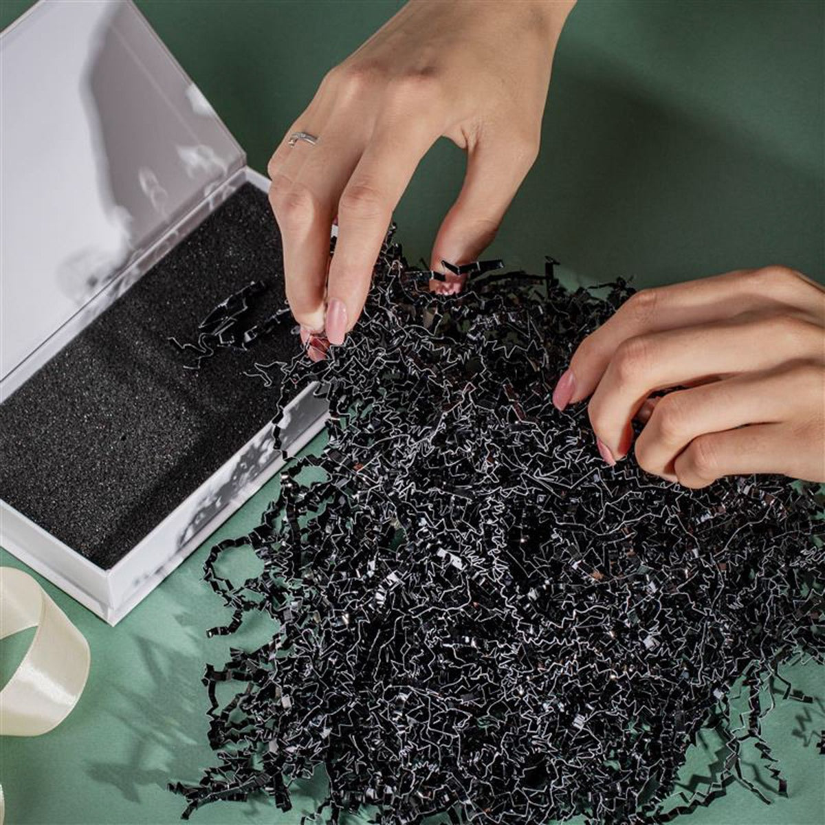 Sianko Black Shredded Paper Filling 300g