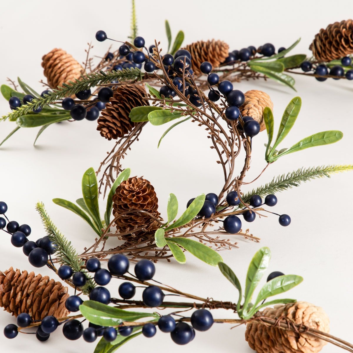 Girlanda TUNDRA Garland with Pine Cones and Hawthorn - 120 cm