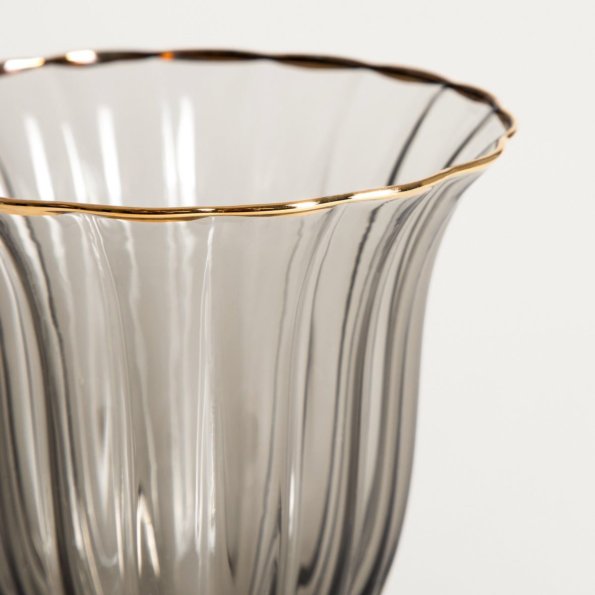 SCURO Black Wine Glass with Gold Rim 0.45L