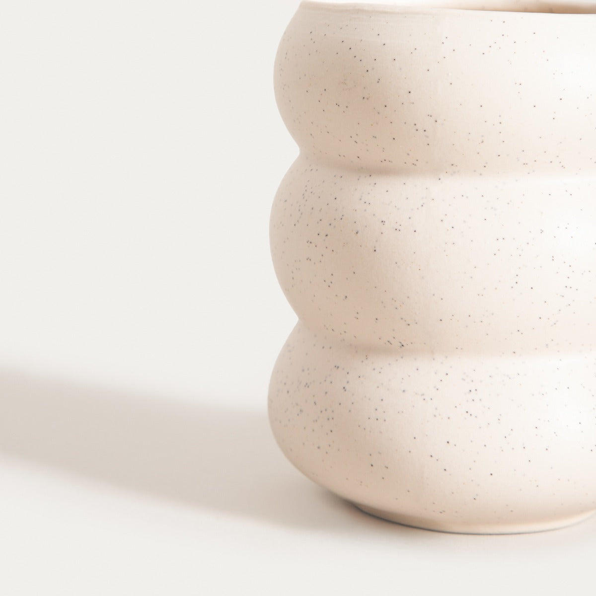 BUBBLY Handleless Ceramic Mug Cream Spotted 0.3L