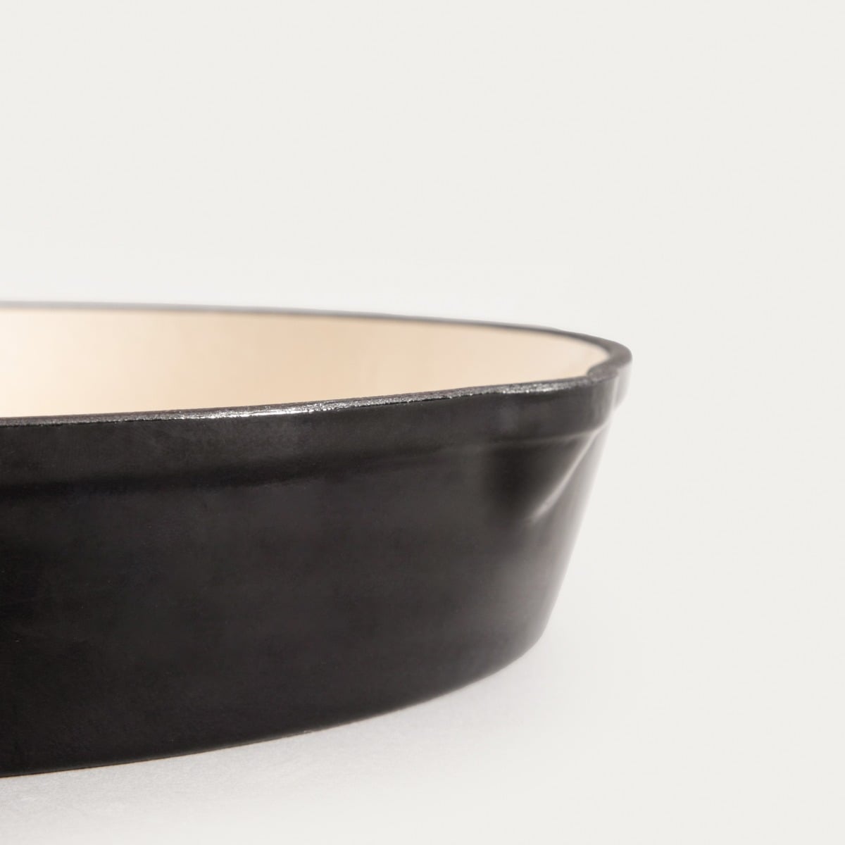 ANDREAS Black Cast Iron Frying Pan 26cm
