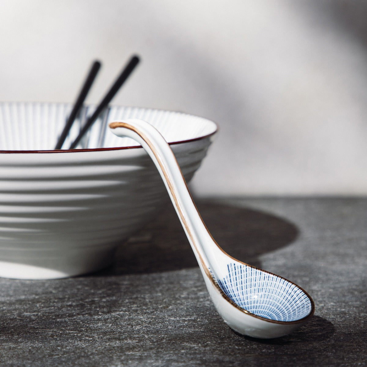 SALADO Ramen Spoon with Brown Rim, 16.5 cm