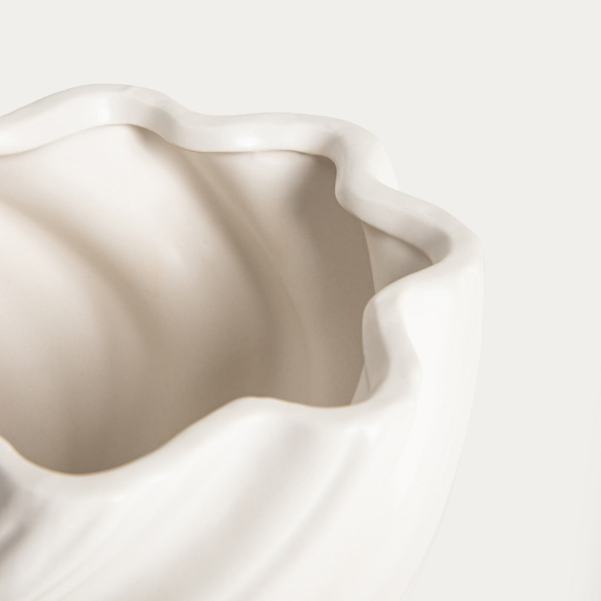 SALANA Corrugated White Flower Pot Cover 18x14x18 cm