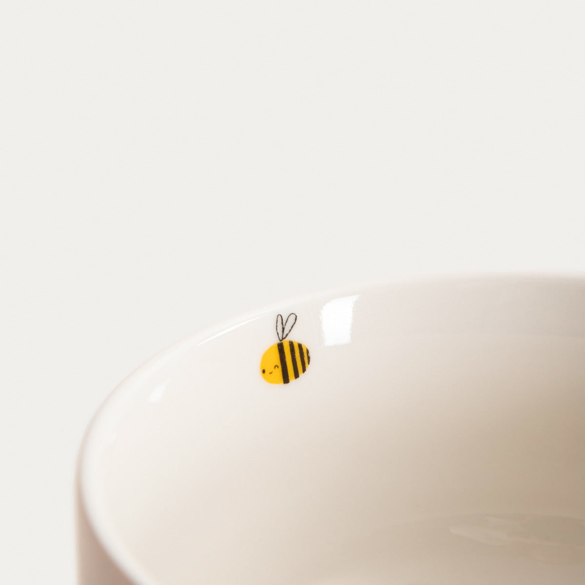 Miska ANNBEE Pink Ceramic Bowl with Bee Motif - 13 cm Porcelain