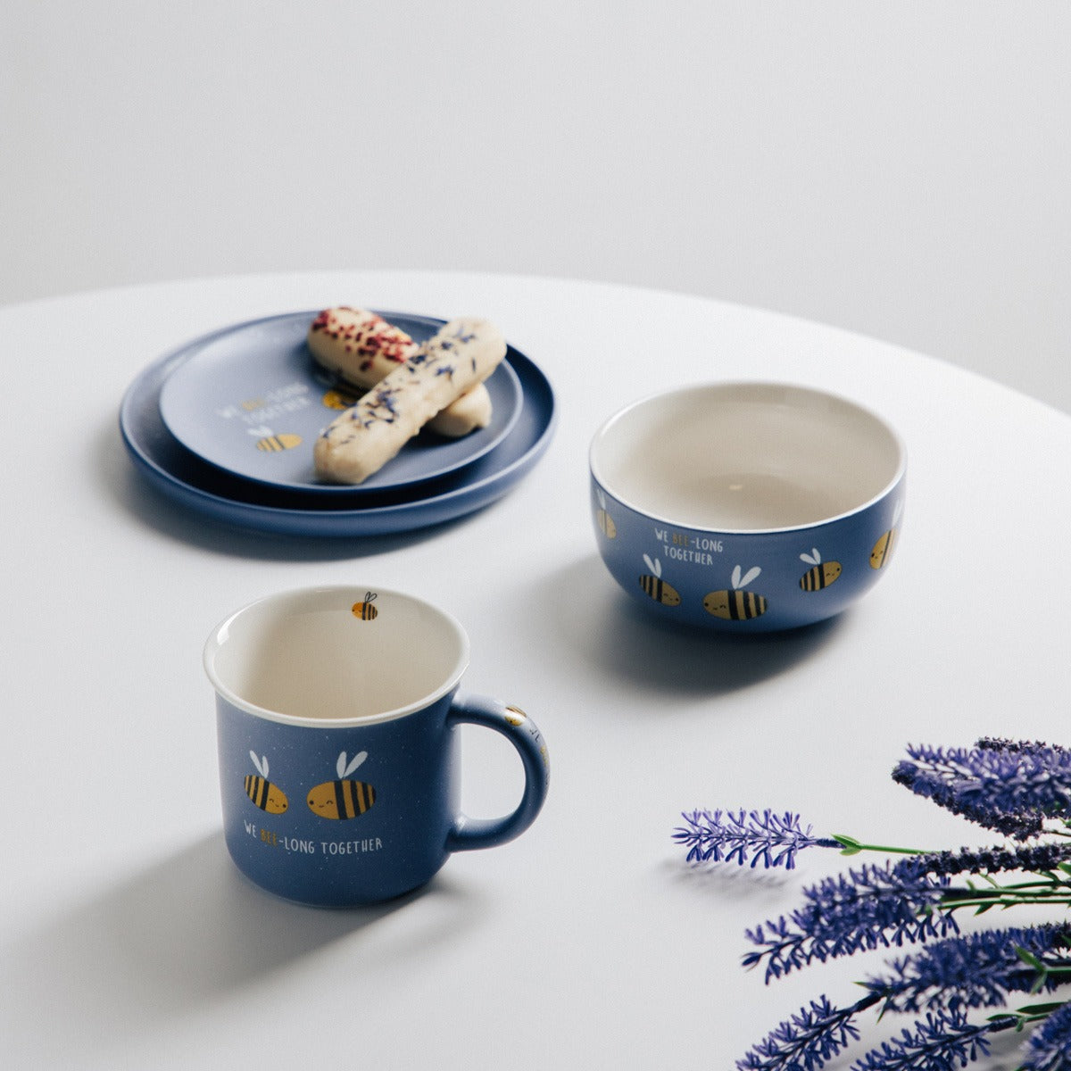 Plate ANNBEE Navy Blue Bee Motif Plate 19 cm Porcelain