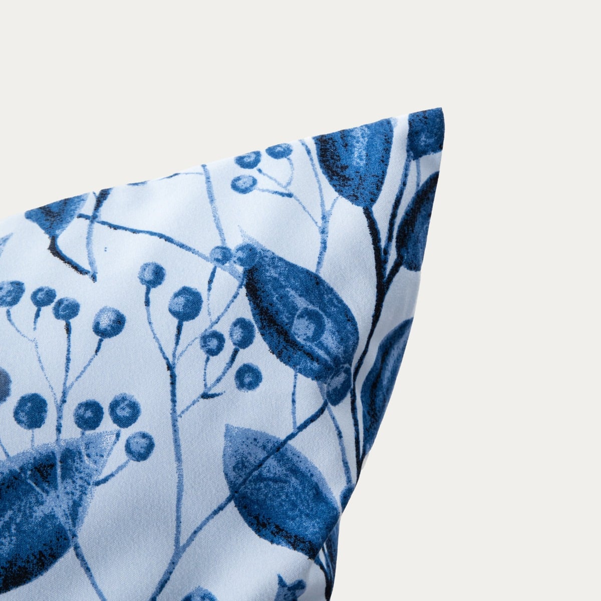 LUNA Microfibre Bedding Set in Blue Leaves 160x200 cm with 2 Pillowcases
