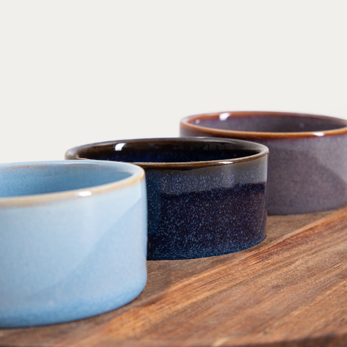 RAMBLA Ceramic Serving Bowl Set with Wooden Tray - 4 Pieces