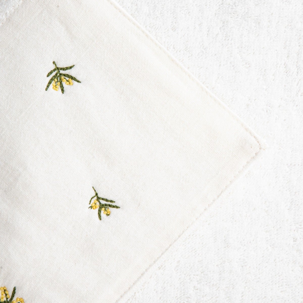 YORK Towel with Decorative Embroidery 50x90 cm