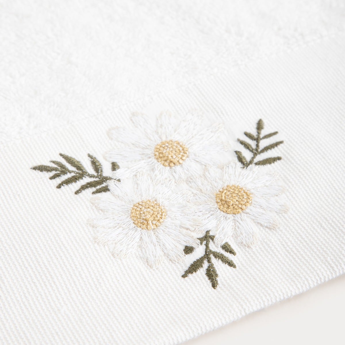 Sunflower Embroidered Daisy Cotton Towel 70x130 cm