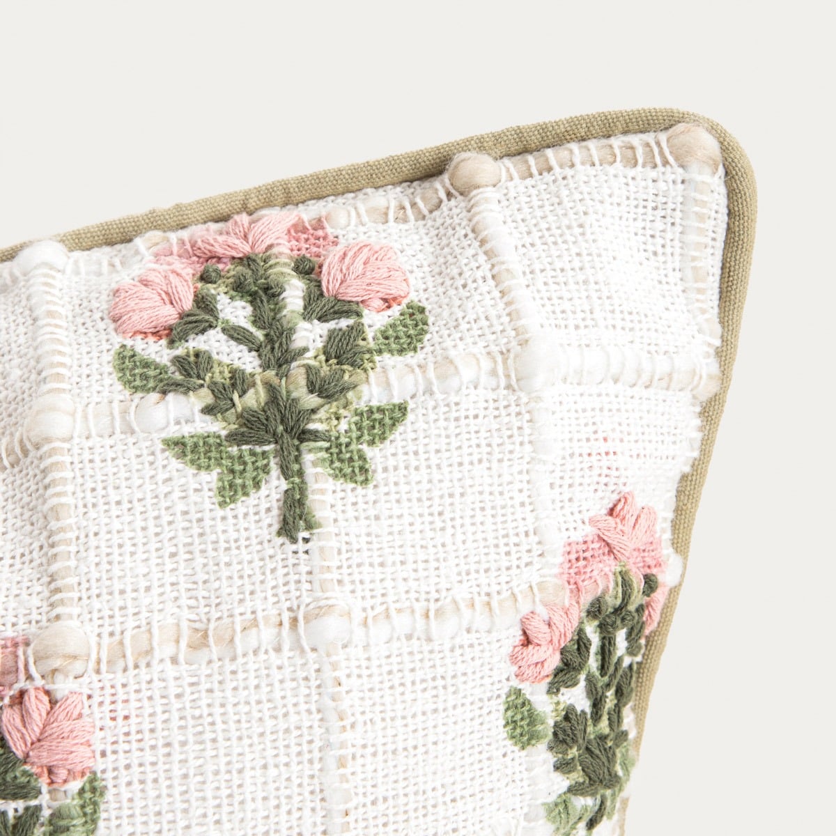 Poszewka INDIRA cotton kwiatowym haftem 45x45cm