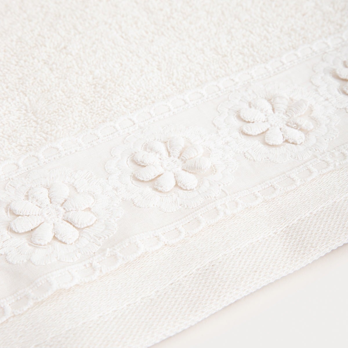 RESU Decorative Embroidered Towel 70x130 cm