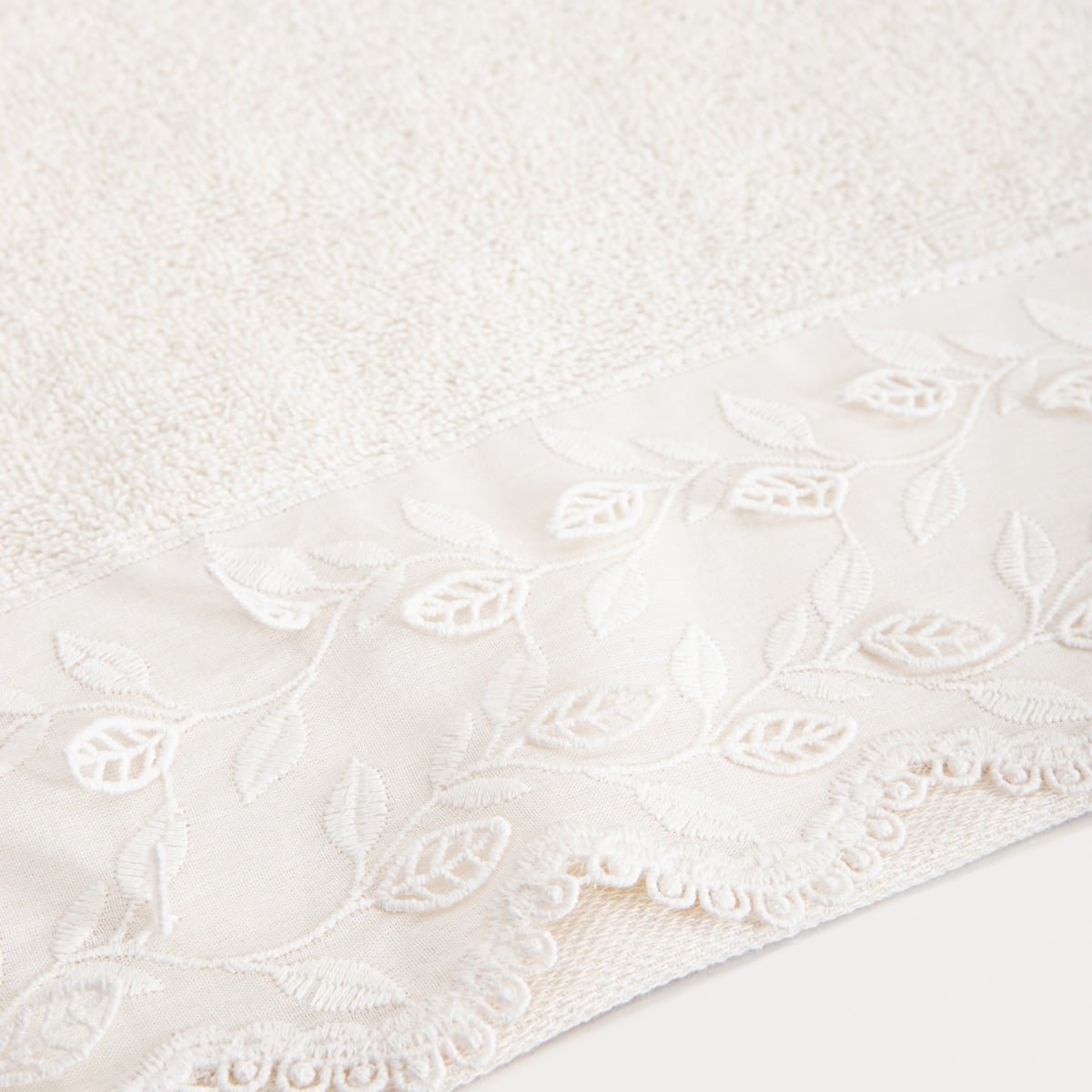 RAVELLO Decorative Embroidered Cotton Towel 70x130 cm