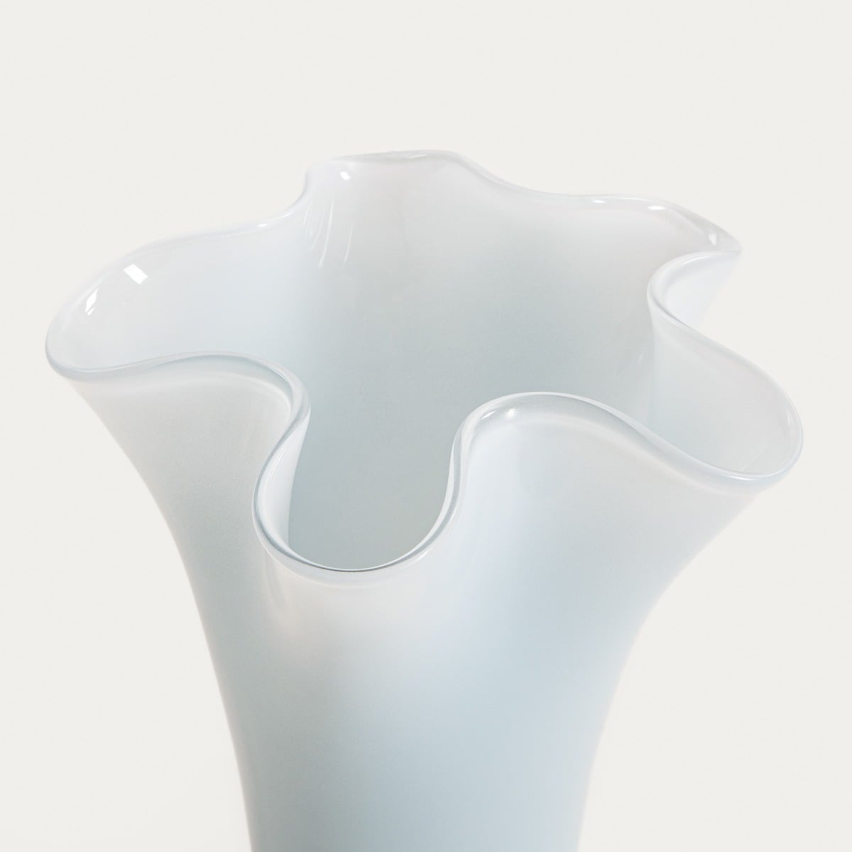 Wazon VEYORA Blue Glass Vase with Wavy Edge 20x20x20 cm